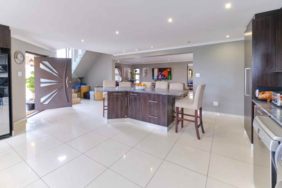 4 Bedroom Property for Sale in Flamingo Vlei Western Cape